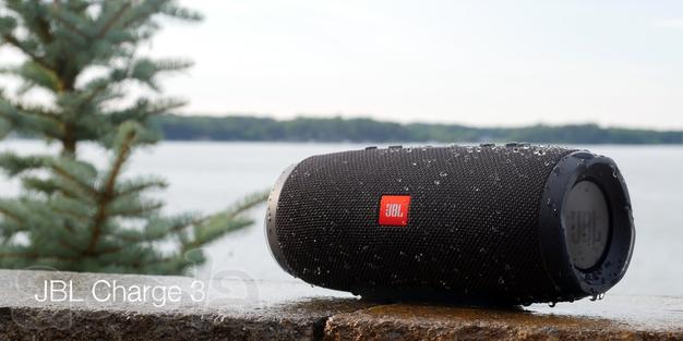 JBL Charge 3 - беспроводная Bluetooth-колонка.